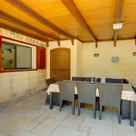 Superlative 4 Bedroom With Private Pool *