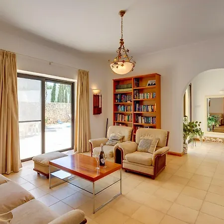 Superlative 4 Bedroom With Private Pool * Is-Swieqi