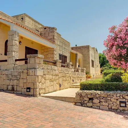 Superlative 4 Bedroom With Private Pool Is-Swieqi