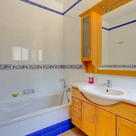 Superlative 4 Bedroom With Private Pool *