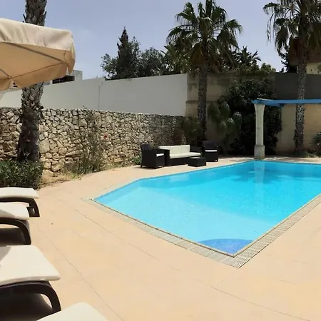 Superlative 4 Bedroom With Private Pool Willa Is-Swieqi