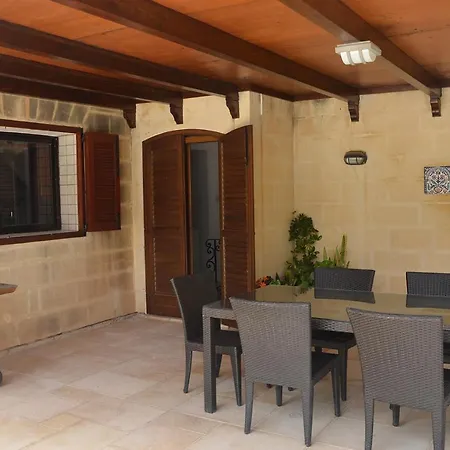 Superlative 4 Bedroom With Private Pool *