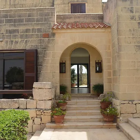 Superlative 4 Bedroom With Private Pool Willa Is-Swieqi