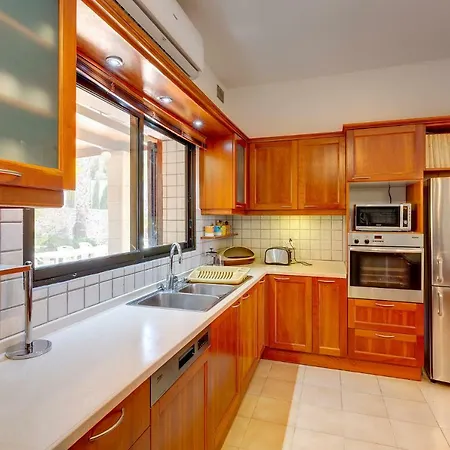 Superlative 4 Bedroom With Private Pool Willa