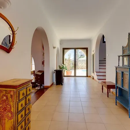 Superlative 4 Bedroom With Private Pool Willa