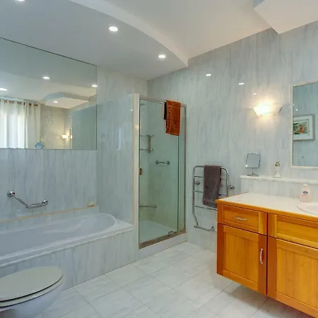 Willa Superlative 4 Bedroom With Private Pool *