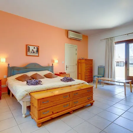 Superlative 4 Bedroom With Private Pool Is-Swieqi