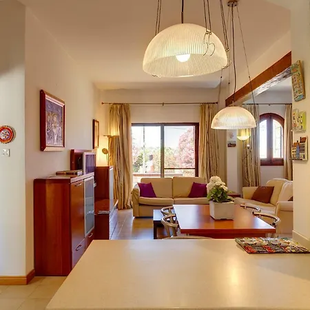 Superlative 4 Bedroom With Private Pool