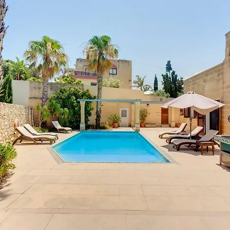 Superlative 4 Bedroom With Private Pool Willa *